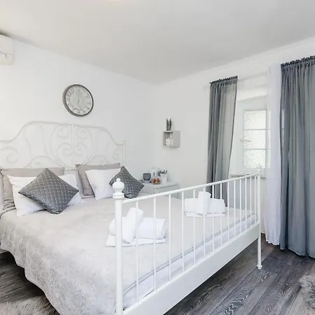 Gostinjska kuća Note Bene 4*